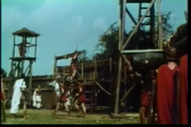 Centurions Cheval Entrant Dans Camp — Video