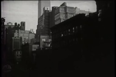 Empire State binası ve New York sokağı, 1940 'lar.