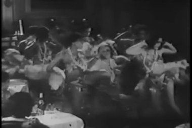 1930'larda new york şehir kulübünde kışkırtıcı rutin performans dansçılar