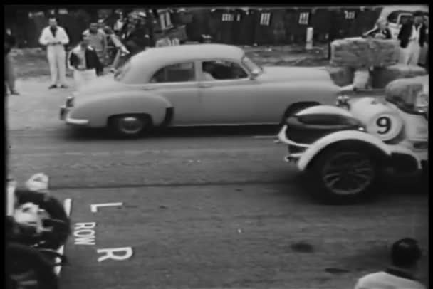 赛车场上的车 黑白照片 — 图库视频影像