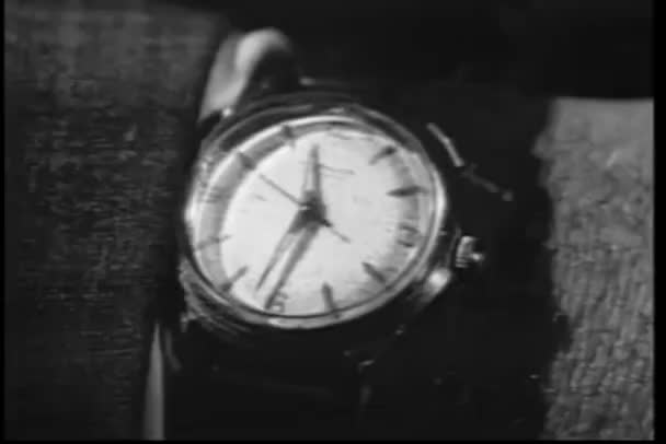Κοντινό Πλάνο Ρετρό Αντικείμενο Ρολόι Στο Παρασκήνιο — Αρχείο Βίντεο