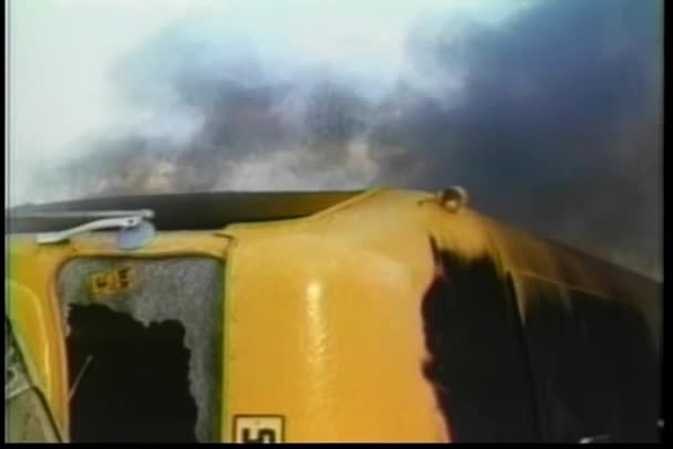 Representación Del Autobús Escolar Las Víctimas Después Explosión 1970 — Vídeo de stock