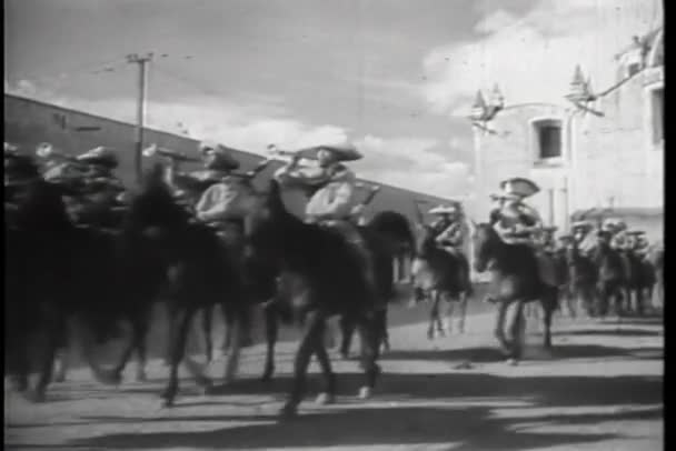 Procesja Meksykański Żołnierzy Koniu — Wideo stockowe