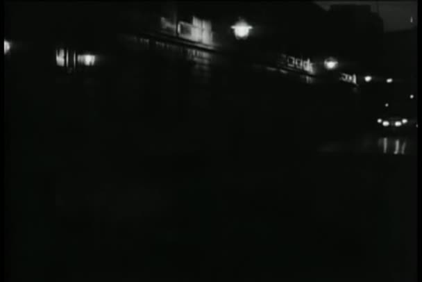 Szeroko Strzał Samochodu Jasne Światła Nocy — Wideo stockowe