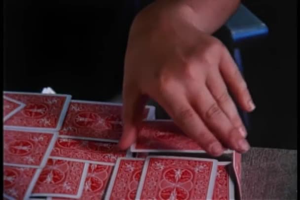 Крупный План Детского Карточного Домика — стоковое видео
