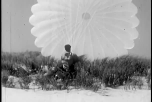 Man Struggling Open Parachute — Stock Video
