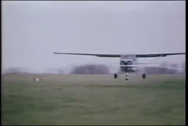 Propeller Vliegtuig Opstijgen — Stockvideo