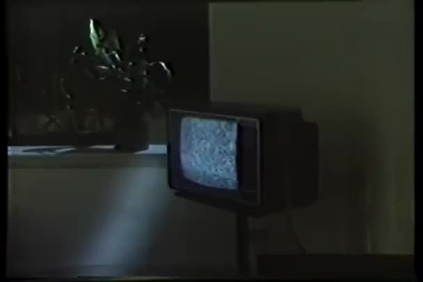 宽射击的立场与静态画面上的电视机 — 图库视频影像