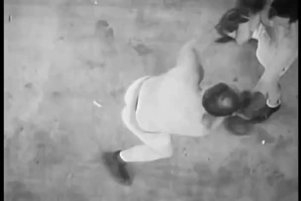 Высокий Угол Обзора Боксера Нокаутировавшего Противника — стоковое видео