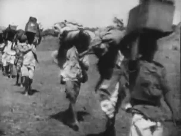 Yerliler 1940 Larda Eşyalarıyla Buradan Ayrıldılar — Stok video
