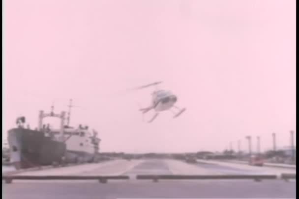 Helikopter Landning Landningsbana Bakgrund — Stockvideo