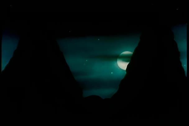 山地动画后面的满月 — 图库视频影像