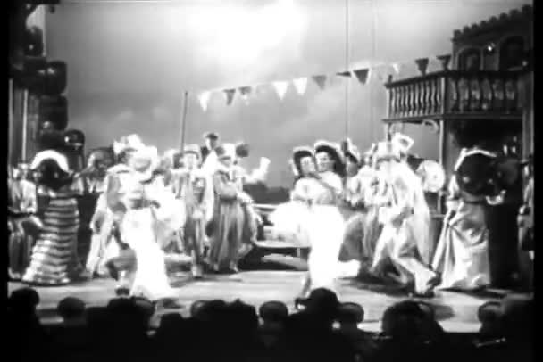 Tancerze Strojach Wykonywania Scenie — Wideo stockowe