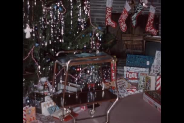 Montaje Decoraciones Navideñas Regalos Suelo — Vídeo de stock