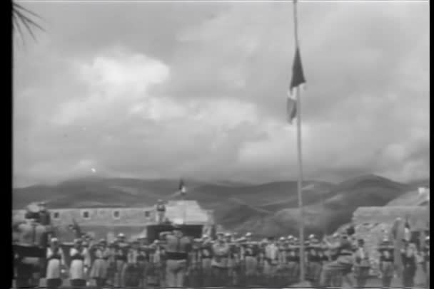 Legión Extranjera Bajando Bandera Para Conmemorar Los Muertos — Vídeos de Stock