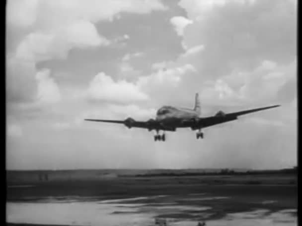 Airplane Landing Runway 1940S — Stock Video
