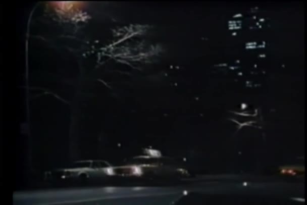 Трафік Central Park West Вночі — стокове відео