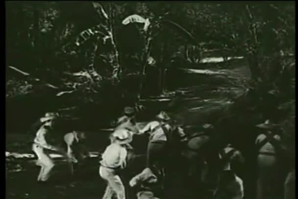 ゲリラ軍の降伏 1930 年代の再現 — ストック動画