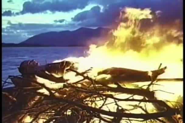 Kroppen Bränner Bonfire — Stockvideo