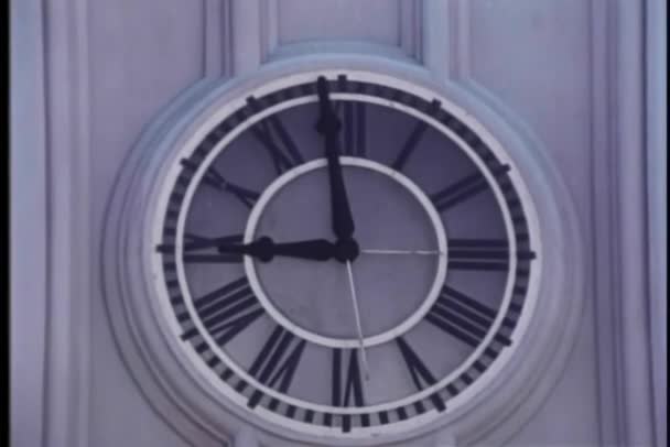 Zbliżenie Minutowa Zegar Ścienny Przeniósł Się Rano — Wideo stockowe