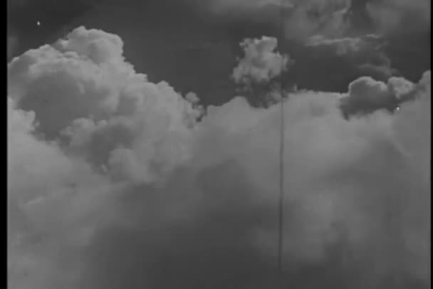 水上飞机在檀香山飞过云层的蒙太奇 — 图库视频影像
