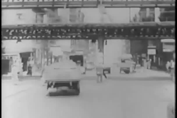 Ludzie Samochody Pod Podniesiony Metra Nowym Jorku 1930 Roku — Wideo stockowe