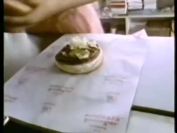 Woman Preparing Burger Restaurant — Stock Video
