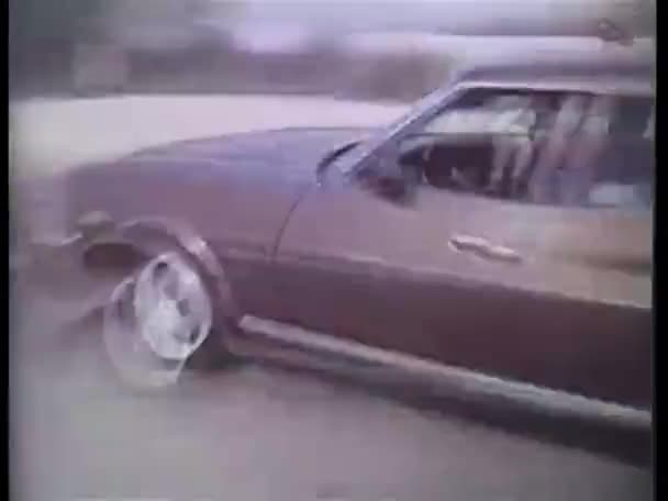 Автомобиль Сливается Автострадой 1970 Годы Заднем Плане — стоковое видео