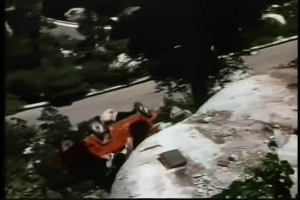 Autó Esett Szikláról Felrobbantása — Stock videók