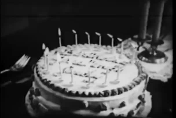 Közeli Kép Gyertyát Szülinapi Torta — Stock videók