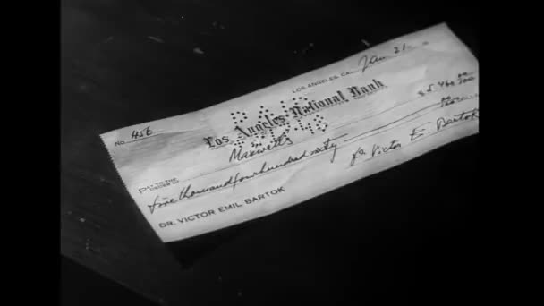 Close Person Signing Back Check 1940S — Stock Video