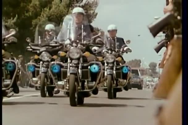 Les Motos Police Tête Cortège Automobile Gouvernemental — Video