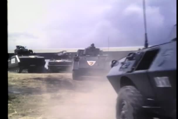 Tanques Militares Saliendo Base — Vídeos de Stock