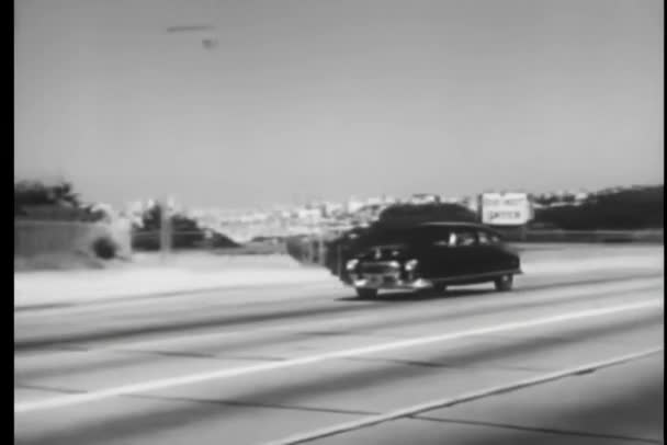 在通往金门大桥的高速公路上行驶的车辆 — 图库视频影像