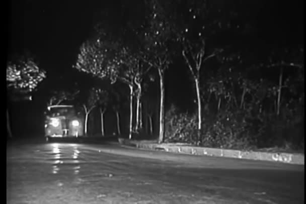 Livrare Camion Accelerarea Drum Pustiu Timp Noapte — Videoclip de stoc