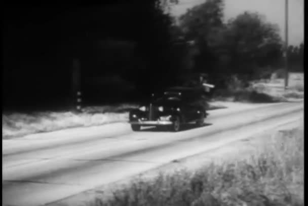 1940 Roku Samochodu Jazdy Drodze — Wideo stockowe