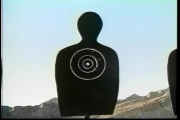 Panning Shot Target Practice Desert 1970 — Vídeo de Stock