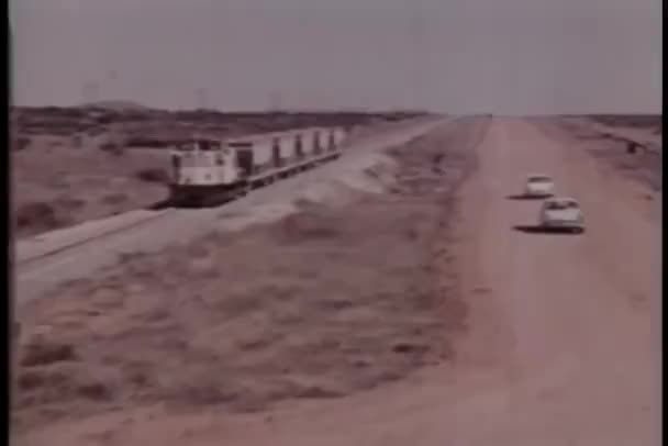 Автомобиль Перед Поездом — стоковое видео