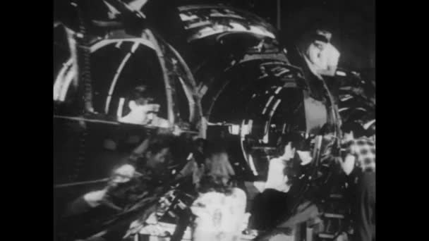 1940年代在军械工厂工作的雇员 — 图库视频影像