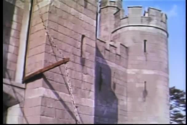 Kaleye Geri Ortaçağ Savaşçıları — Stok video