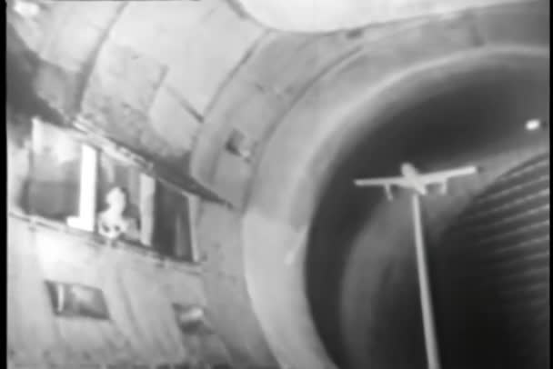 Инженерные Испытания Модели Самолета Аэродинамической Трубе — стоковое видео