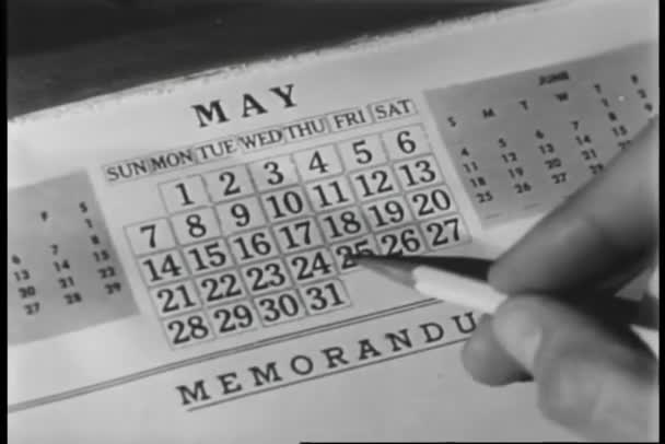 Close Person Circling Date Calendar — Stock Video