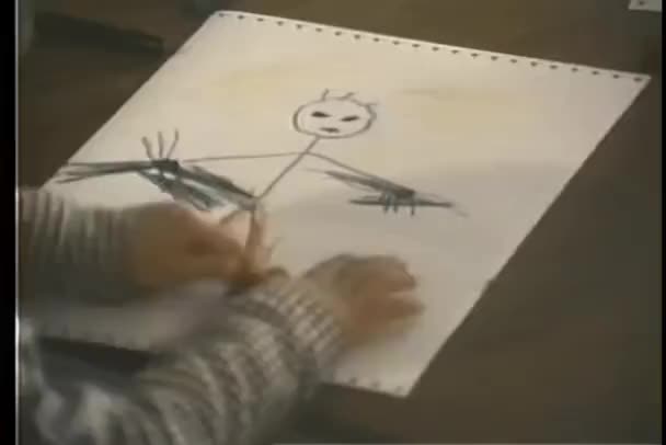Zadní Pohled Dítěte Kresba Papíře — Stock video