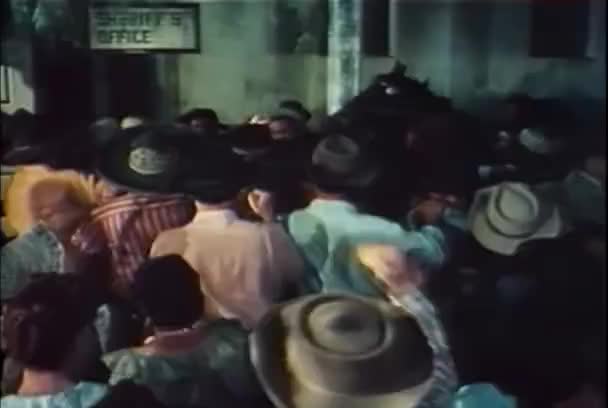 Wściekły Tłum Szturmuje Biura Szeryfa 1960 Roku — Wideo stockowe