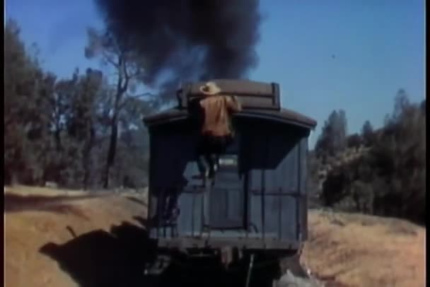 Zadní Pohled Člověka Pohybující 1860S Parní Vlak — Stock video