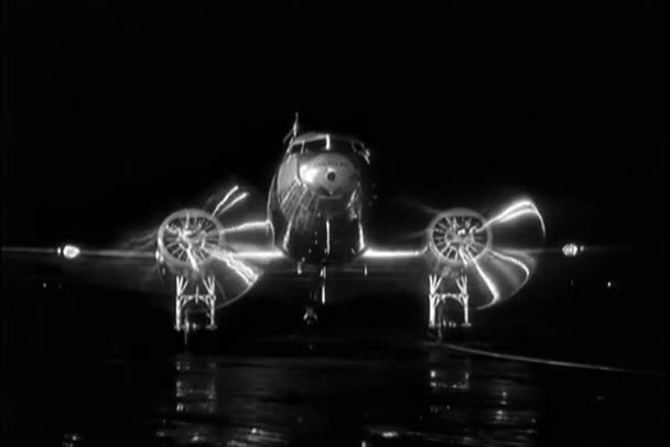 Літак Таксі Вночі — стокове відео