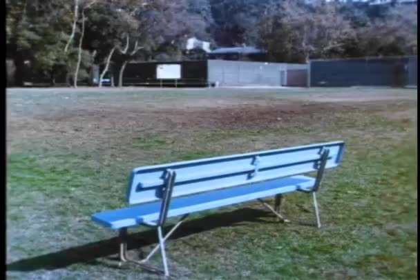 Tembakan Kosong Dari Bangku Kosong Lapangan Baseball — Stok Video