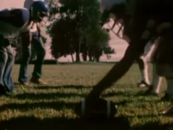 Τους Αντιπάλους Γραμμή Του Scrimmage Ποδοσφαιρικό Γήπεδο Του 1980 — Αρχείο Βίντεο