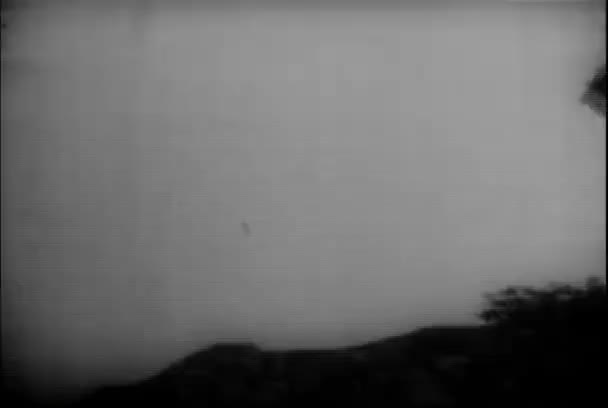 1930 Larda Nehre Uçurumdan Atlamak Atlı Kovboy Yan Görünüm Stok Çekim 