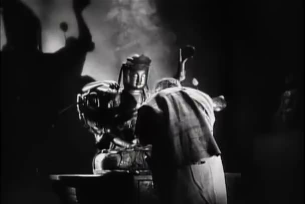 Priest Bowing Front Hindu Idol Statue 1930S — Stock Video